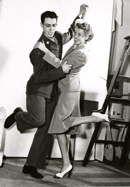Collegiate Shag Dance Lessons in Tampa Bay Florida